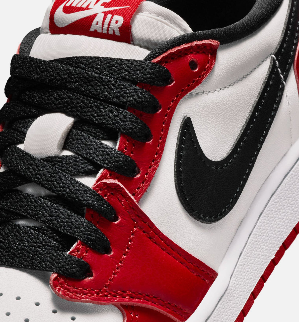 Air Jordan 1 Retro Low OG Chicago Grade School – Varsity Red/Black/Summit White